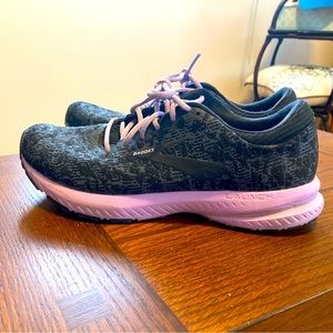 Brooks Launch 6 women size 8 VGUC